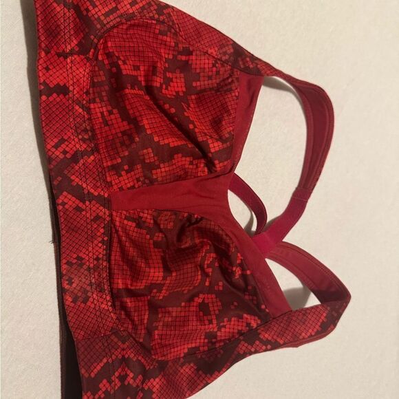 Lululemon Ta Ta Tamer III 34DD Snake Red Tide Cranberry Sports Bra Logo NO
PADS - Picture 3 of 6